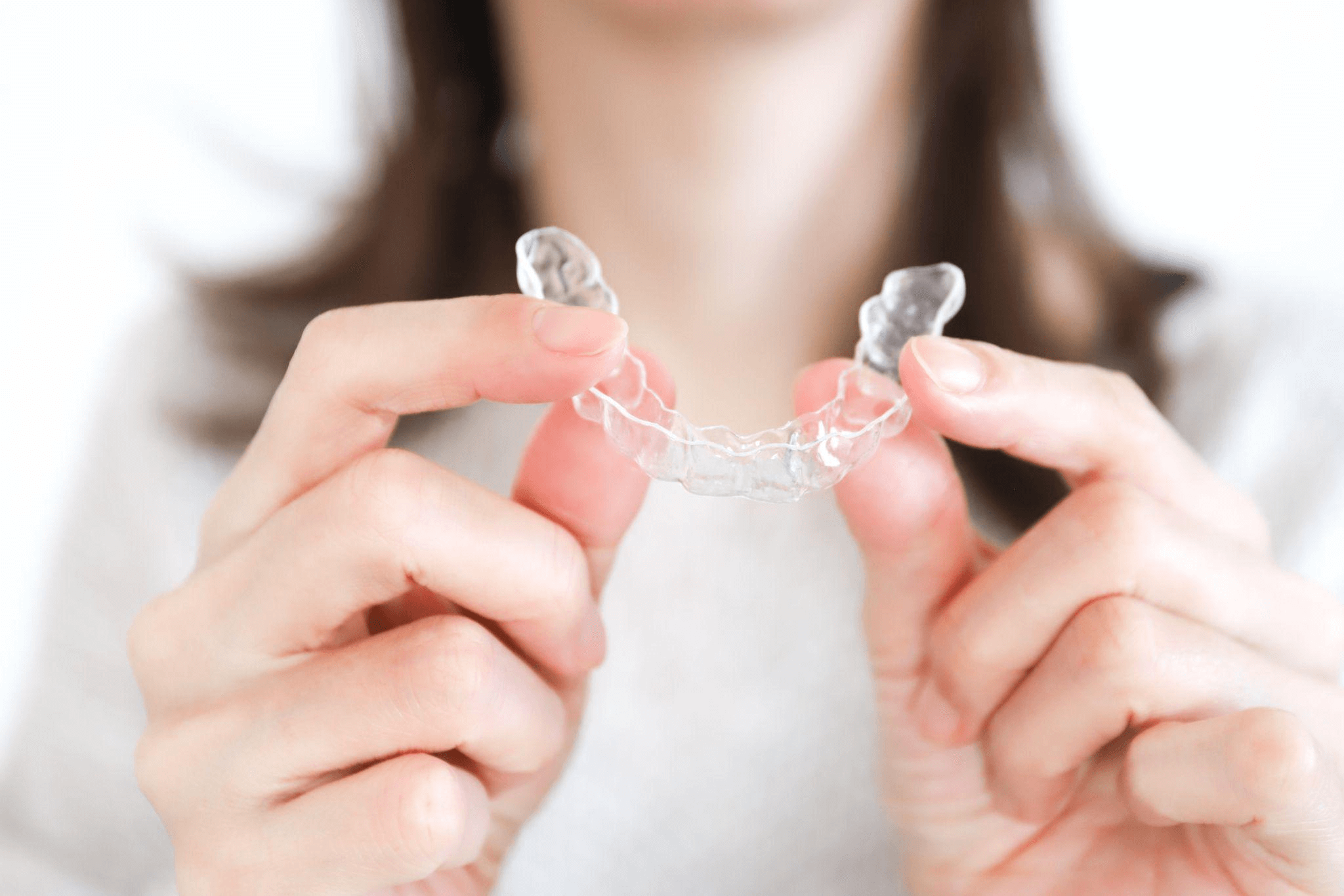 マウスピース矯正は本当に効果がある?歯が動く仕組みや効果を高めるポイントを解説