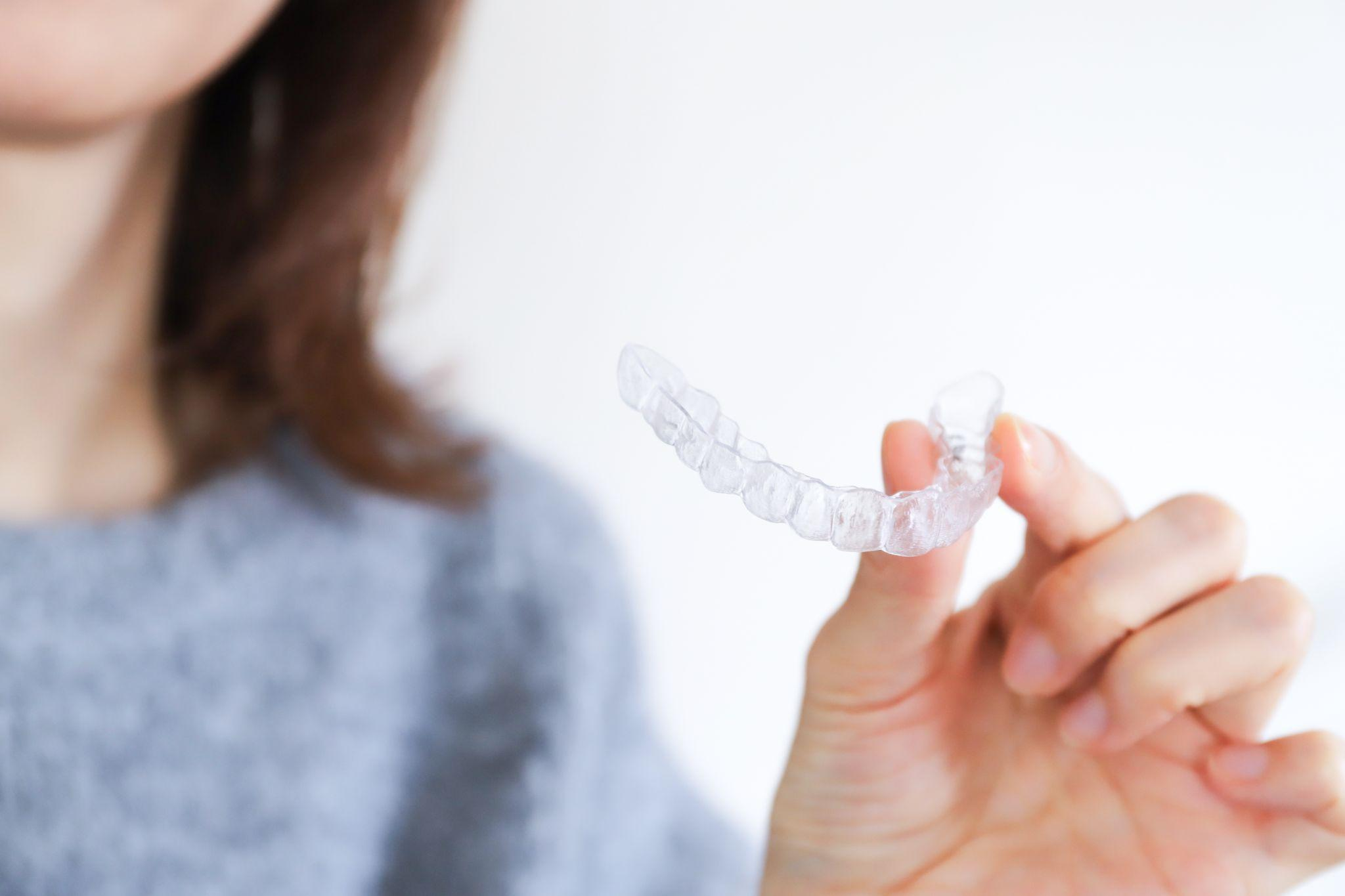 矯正後のリテーナーの役割とは│いつまでつける?一生必要?