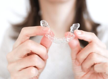 マウスピース矯正は本当に効果がある?歯が動く仕組みや効果を高めるポイントを解説