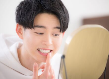 上の歯だけの矯正で出っ歯はどこまで治る？費用と期間を徹底解説